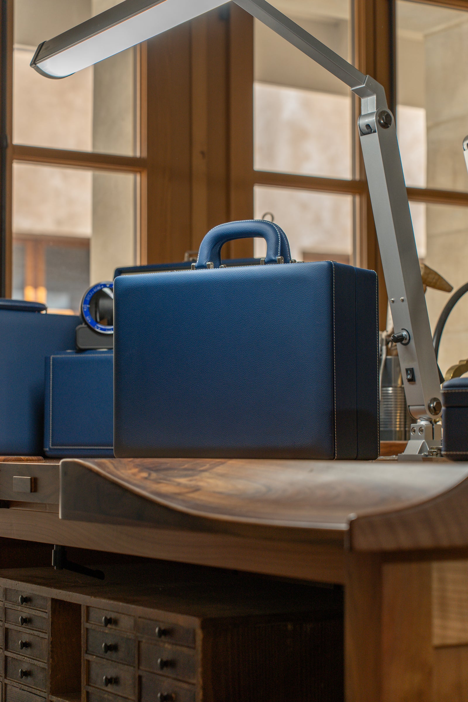 valigetta 16 Bleu de Minuit/Crème: valise pour montres en cuir