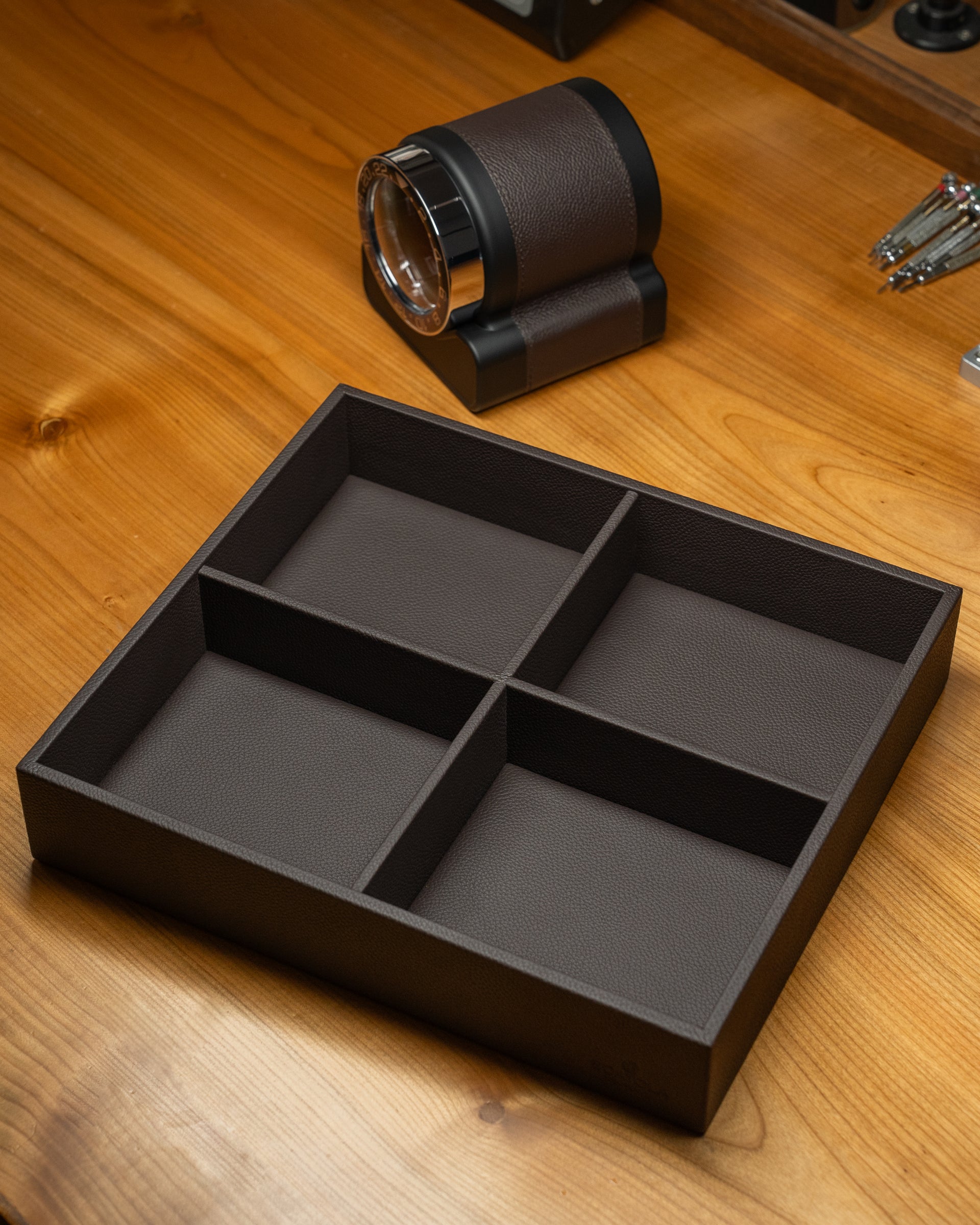 Vassoio D: leather valet tray