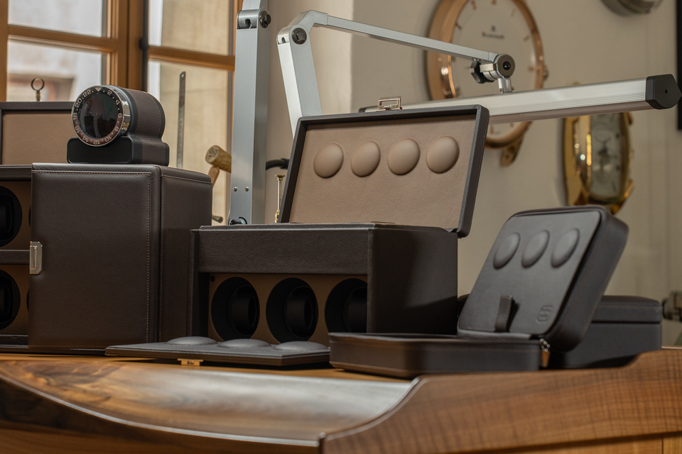 7RT: Chocolate Brown Chestnut leather watch winder
