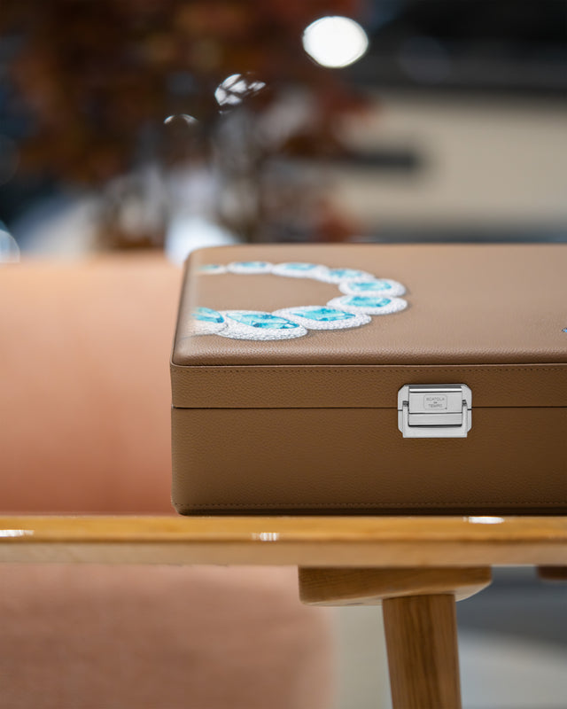 Italian craftsmanship and exceptional leather painting