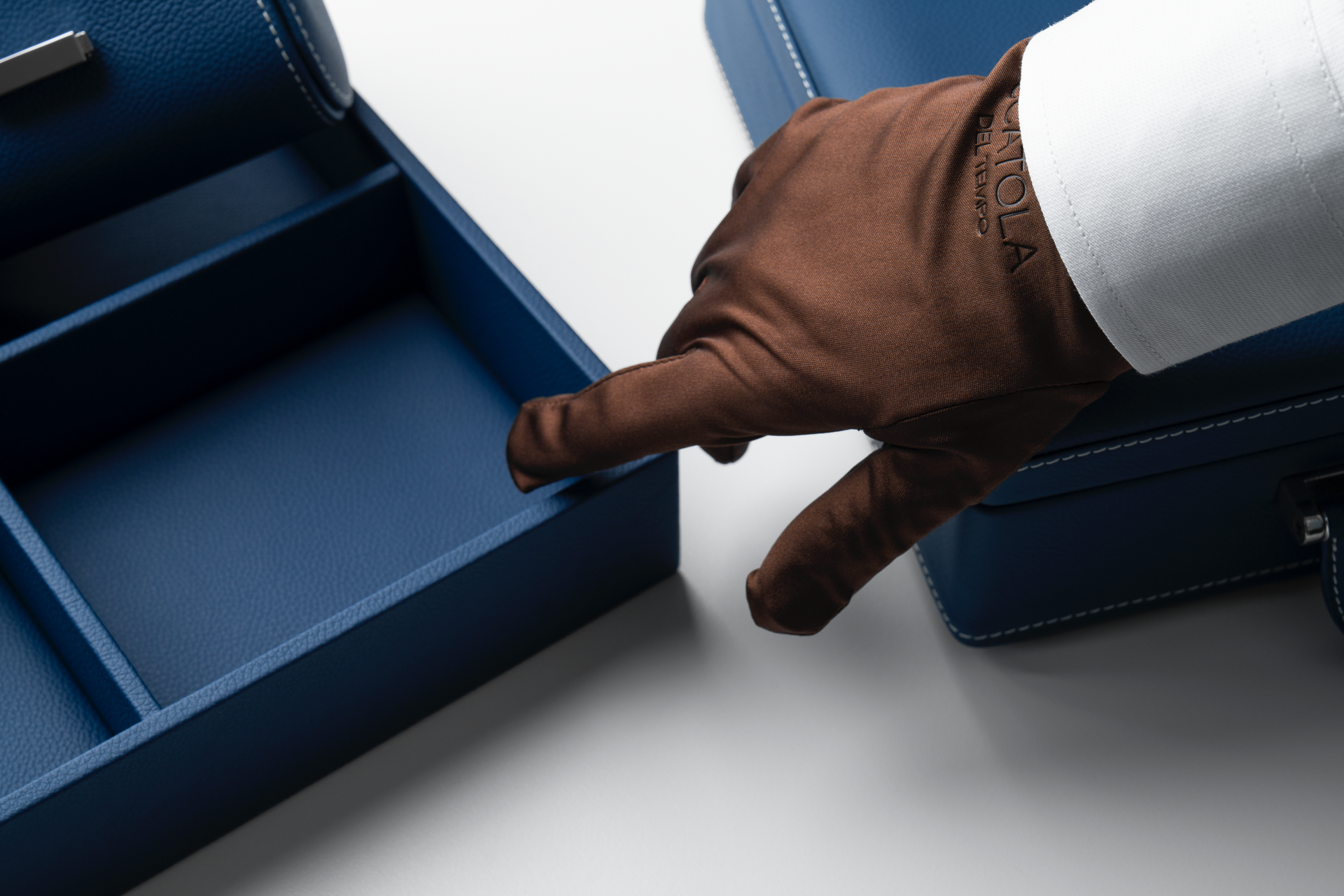 Vassoio C: Midnight Blue leather valet tray