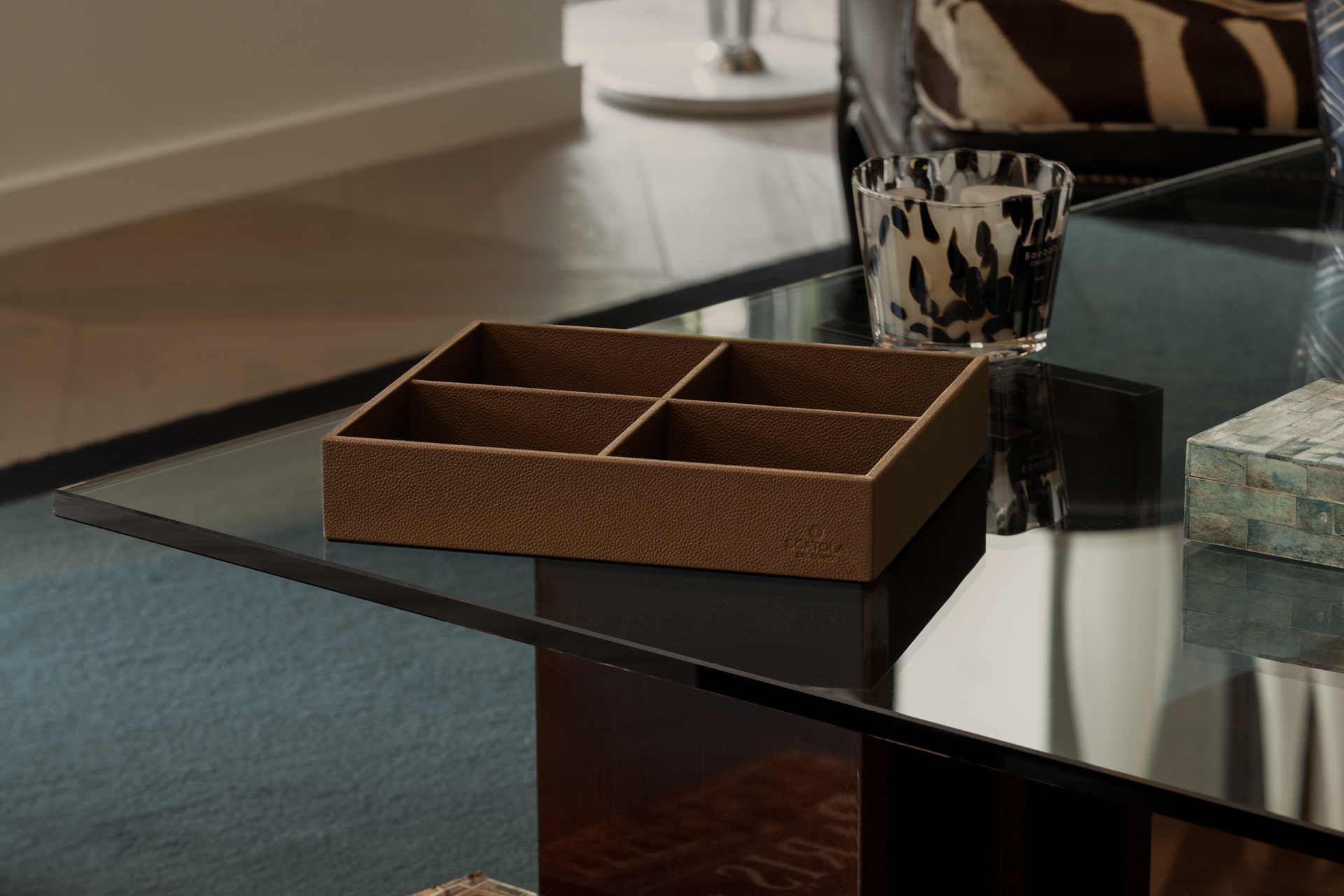 Leather valet tray: Vassoio D Chocolate Brown